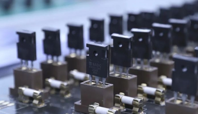 回收英飛凌一系列半導(dǎo)體產(chǎn)品，包括：MOSFET、IGBT、雙極晶體管